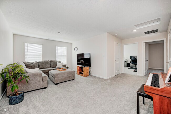 Building Photo - 2214 Warbler St