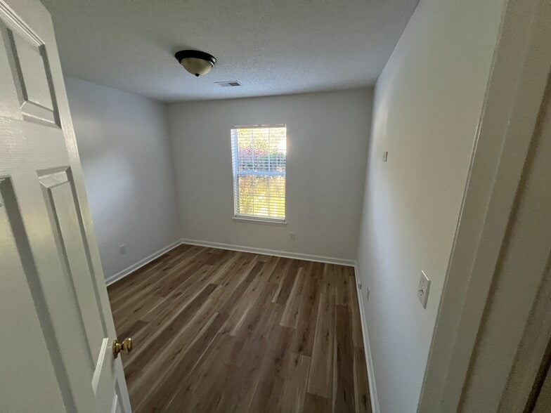 Building Photo - 5343 Tidewater Dr