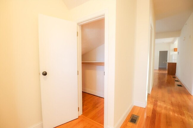 Building Photo - 29-33 Highland Avenue Unit 3