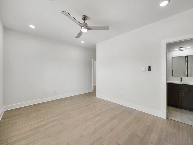 Building Photo - 8122 Double