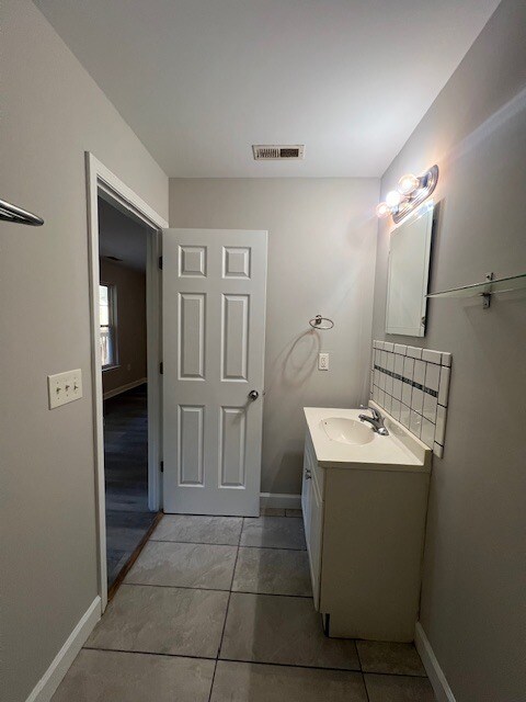 Building Photo - 916 Avon Ave