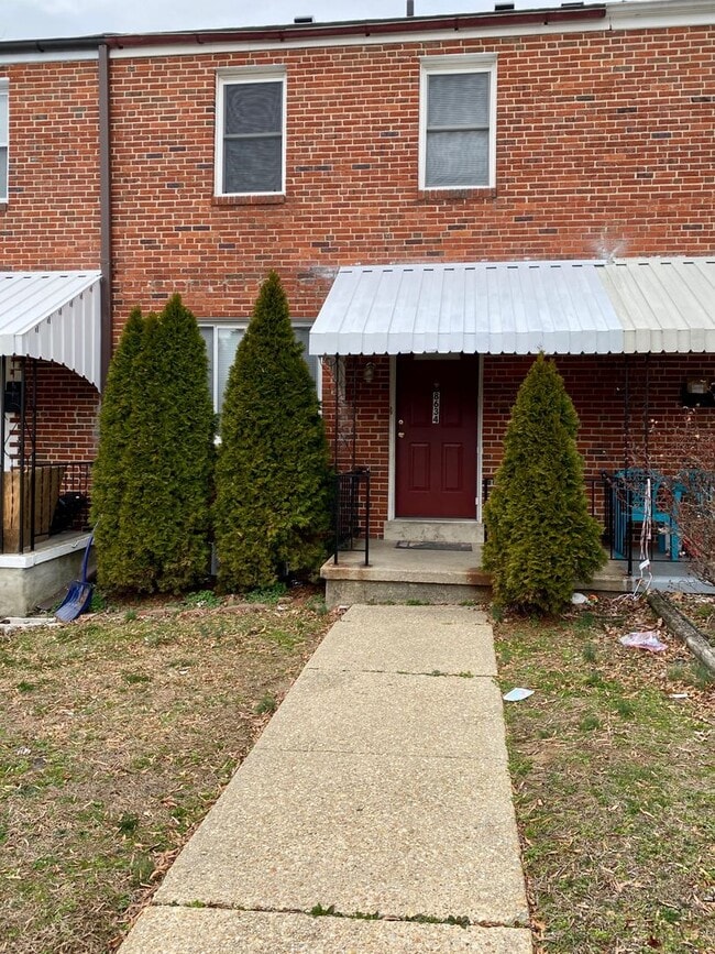 Building Photo - Charming 3 Bedroom/1.5 Bathroom Townhome in Parkville, MD!