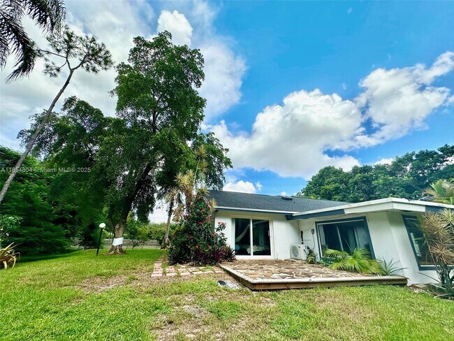 Building Photo - 4301 SW 101st Ave