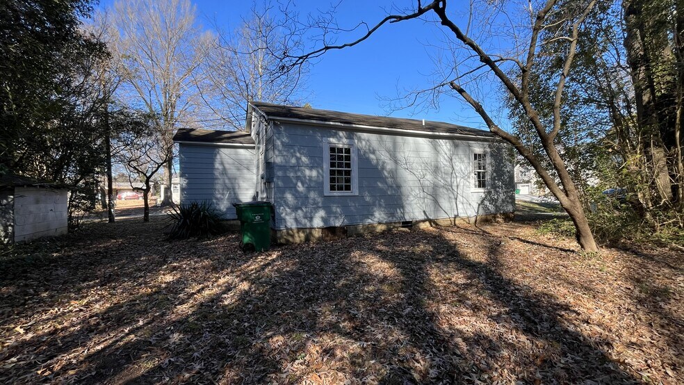 Building Photo - 2621 Dr Carver Rd