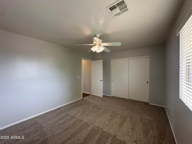 Building Photo - 13921 W Port Royale Ln
