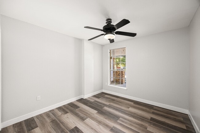 Building Photo - 19411 Long Lake Dr