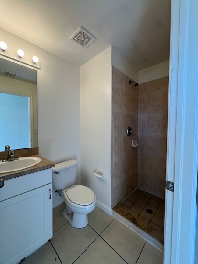 Building Photo - 4400/4402 27th Street SW