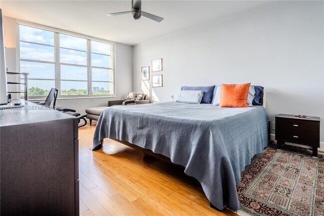 Building Photo - 5700 Collins Ave