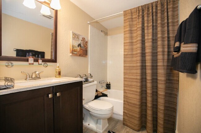 Building Photo - 2035 Philippe Pkwy