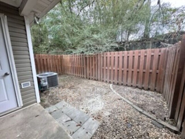 Building Photo - 210 Rocky Ridge Dr