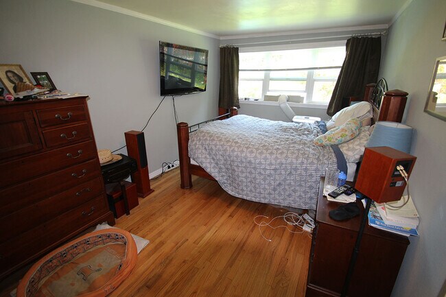 Building Photo - RENOVATED 3 BEDROOM SEATTLE HOME FOR RENT W LARGE, PRIVATE CORNER LOT!