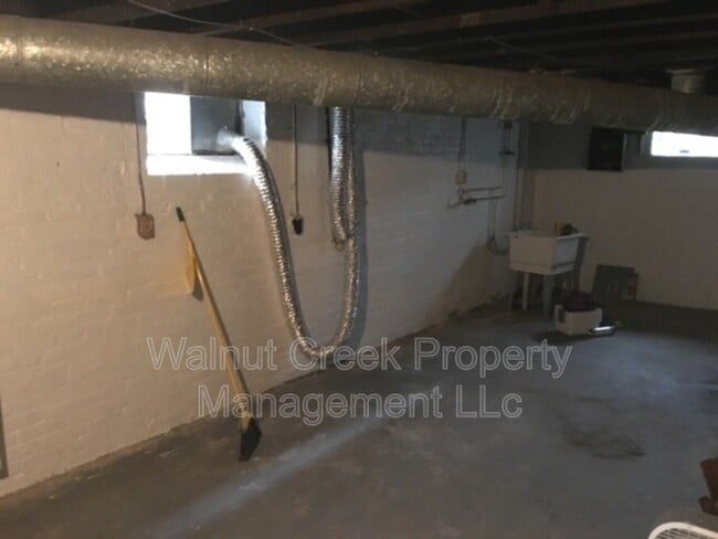 Building Photo - 1280-1280 Marlowe Ave