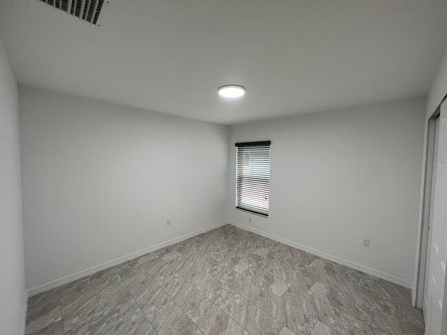 Building Photo - Spacious 4 Bed 2 Bath 2 Car Townhome Built in 2022 in Palm Coast!