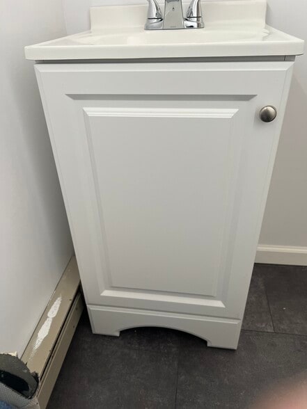 Building Photo - 132 S Apple St