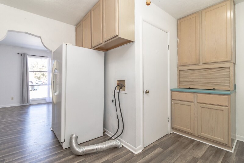 Building Photo - 5035 Norwich Rd