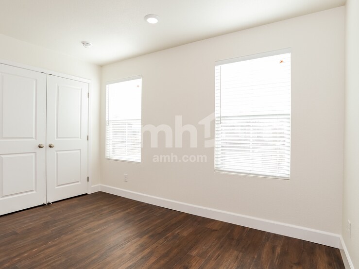 Building Photo - 13917 E 101st Ave