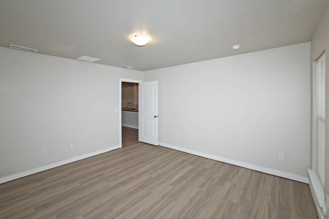 Building Photo - 6904 Athens St