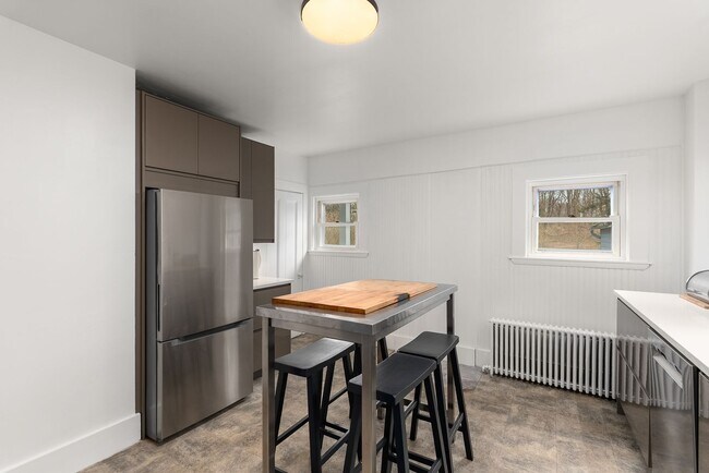 Building Photo - Winter Rental:  Helena House - Utilities Included & Dog-friendly!