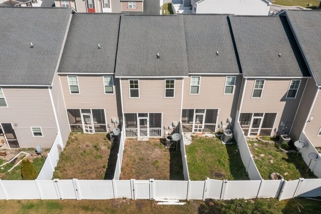 Building Photo - Welcome to Carolina Forest!