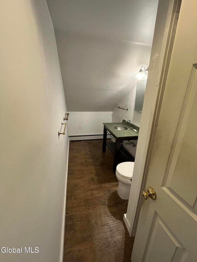 Building Photo - 715 Hudson Ave