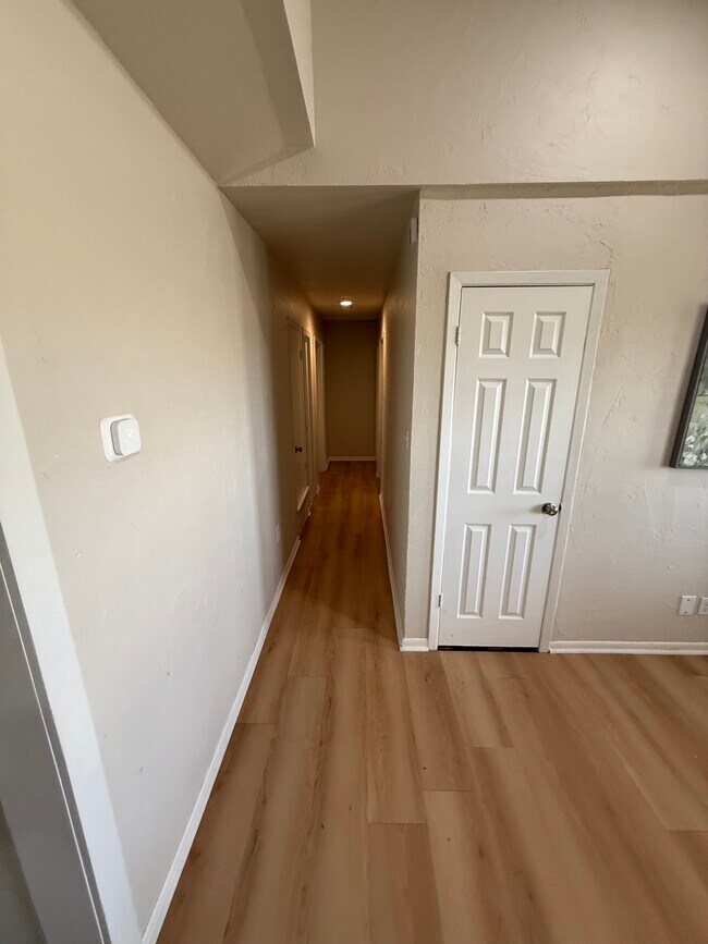 Building Photo - 604 Overlook Dr