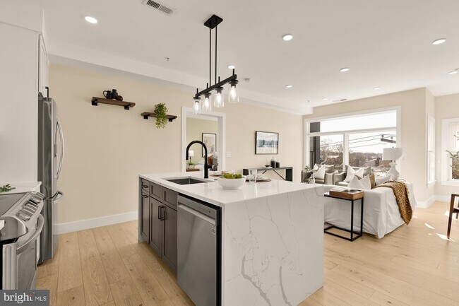 Building Photo - 927 Kennedy St NW