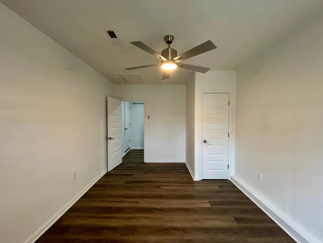 Building Photo - 3001 Guenevere Dr