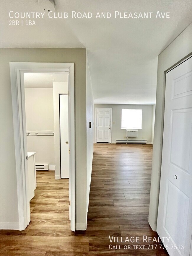 Building Photo - 615 Country Club Rd