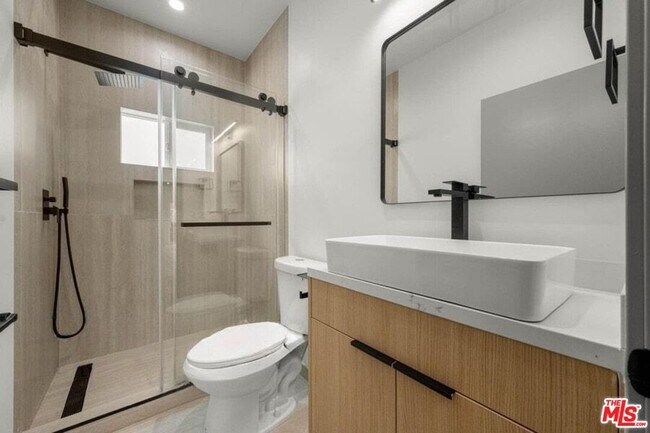 Building Photo - 2001 Vista Del Mar Ave