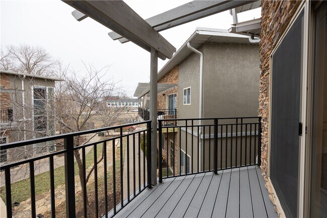 Building Photo - 300 SW 6th St