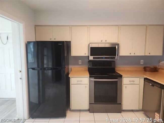 Building Photo - 1604 Ridgecrest St