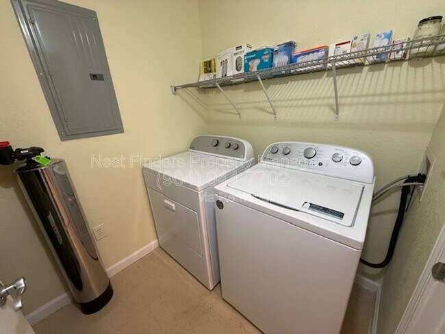 Building Photo - 10075 Gate Pkwy N