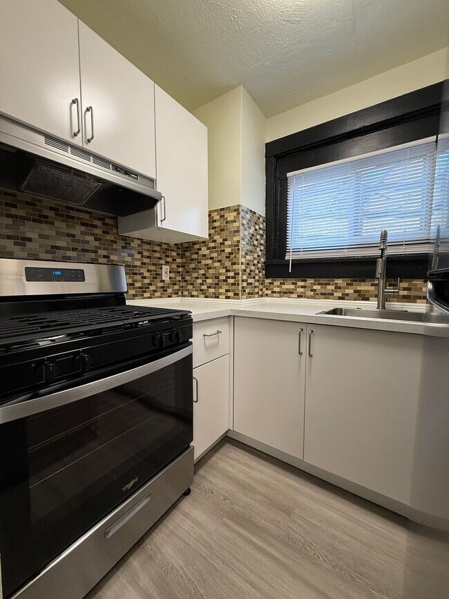 Building Photo - 1BR apartment now available for rent!