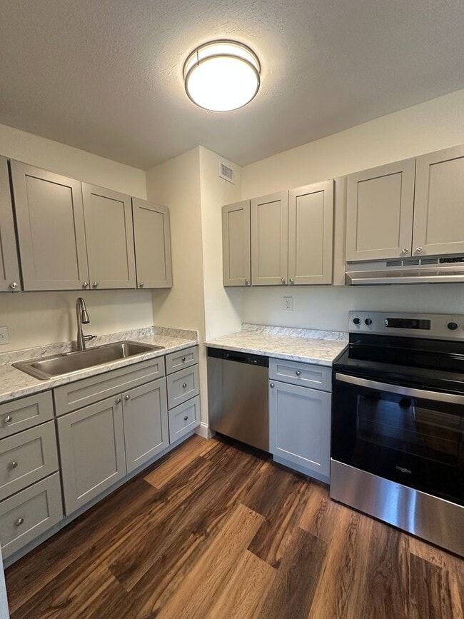 Building Photo - Newly remodeled 4 bedroom 2 bath Available...