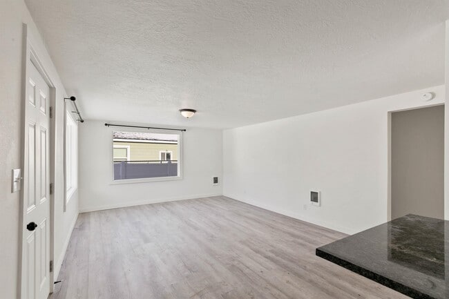 Building Photo - 1027 S Beeman St
