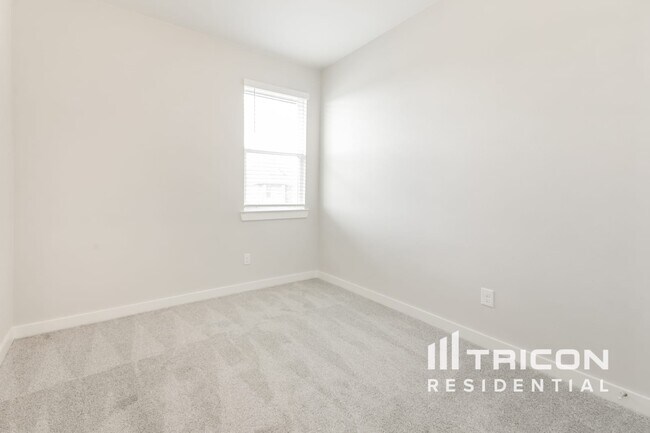 Building Photo - 2524 Dulaney Dr