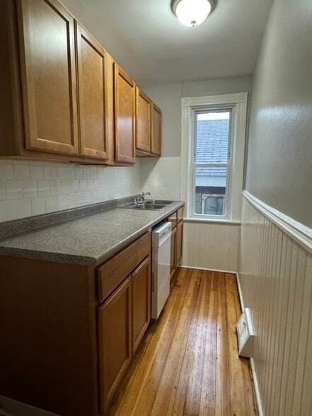 Building Photo - 58 Division St