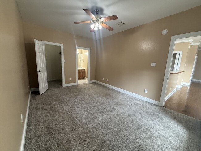 Building Photo - 2/2 Penny Lane Condo with washer/dryer