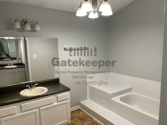 Building Photo - 336 Michelle Ct