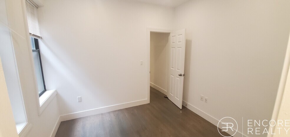 Building Photo - 24 Phillips St