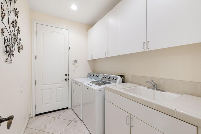 Building Photo - 145 Bellini Way