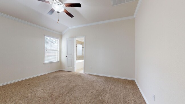 Building Photo - AMAZING 4 BEDROOM IN WHITE ROCK ESTATES FR...