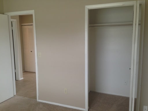 Building Photo - 2 bedroom 1 bath triplex located in the Semoran club subdivision.