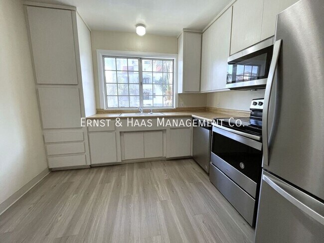 Building Photo - 21 Alamitos Ave