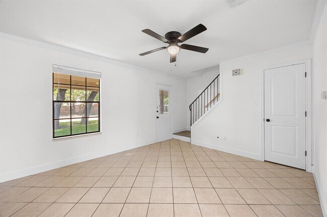 Building Photo - 204 Northwest Dr