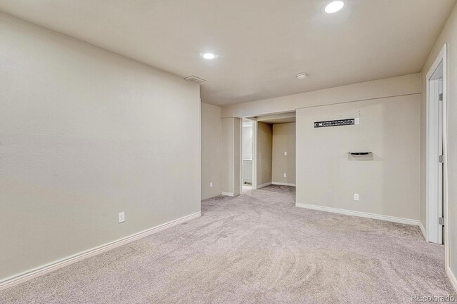 Building Photo - 6442 Silverwind Cir