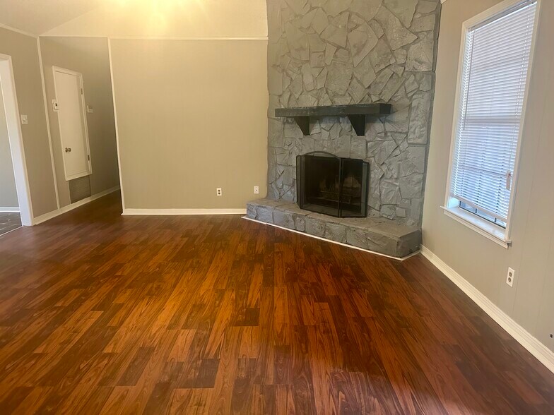 Building Photo - 2301 Cedar