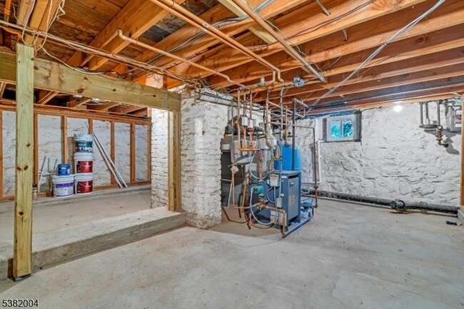Building Photo - 16 Brooklake Rd
