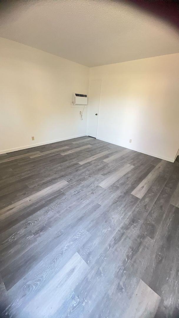 Building Photo - Charming 2 bedroom home - 1/2 OFF MOVE IN SPECIAL