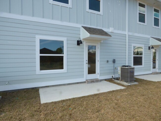 Building Photo - Beautiful New Townhome in Admiral's Quarters